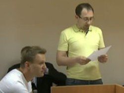 Навальный просит СКР возбудить дело о срыве митинга
